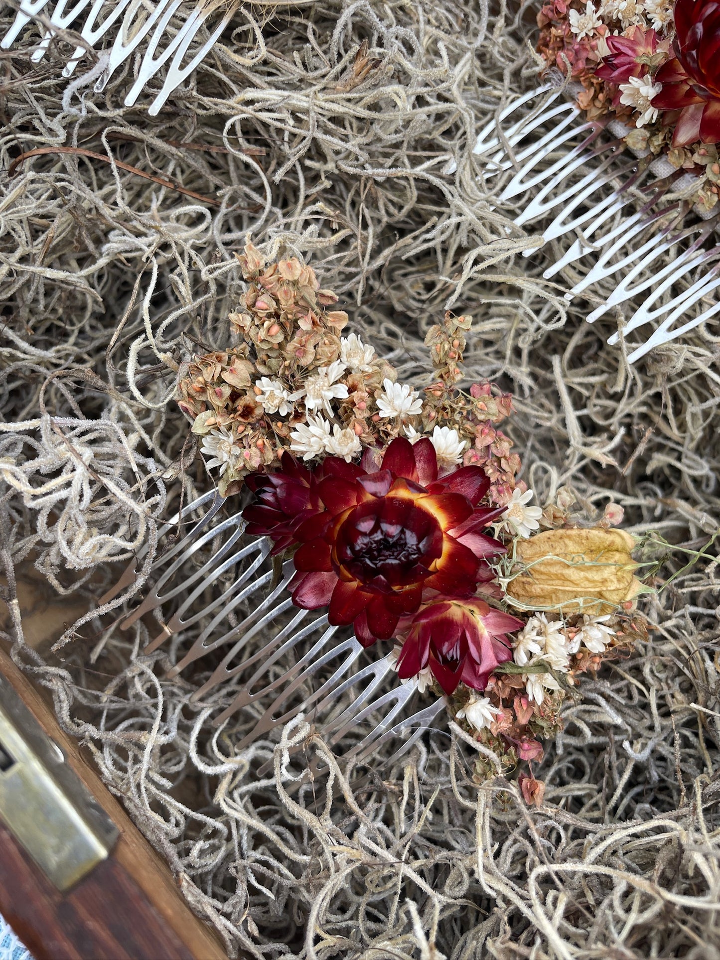 Ennui x Atirú Rouge Flower Comb