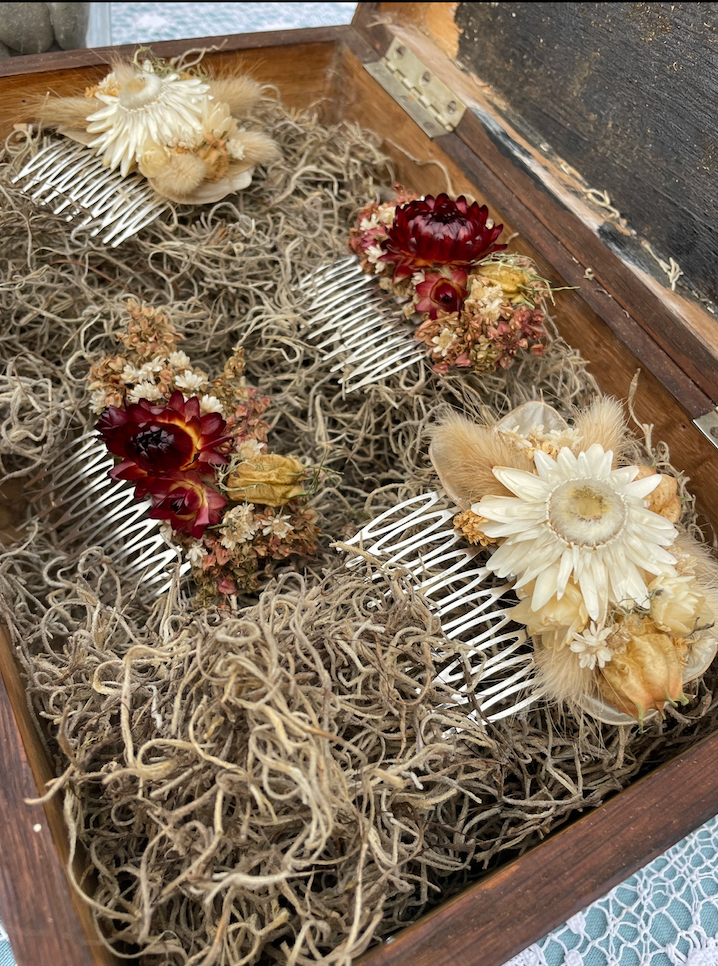 Ennui x Atirú Neutral Flower Comb