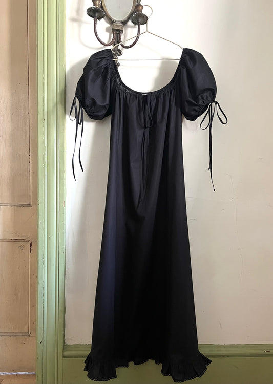 Millie Housedress in Noir