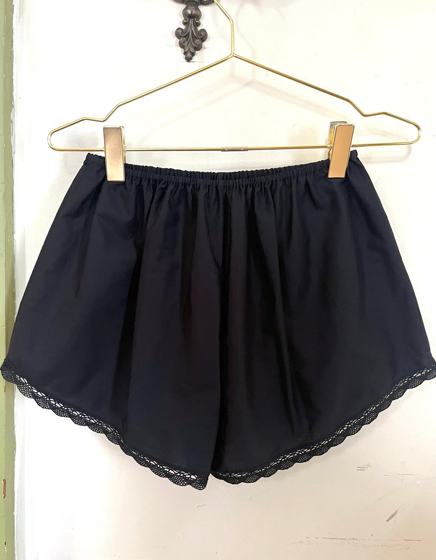 The Bloomer in Noir