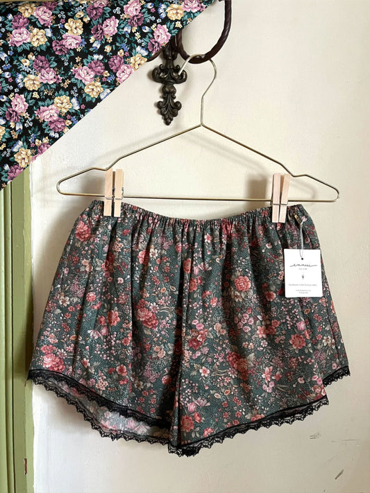 Picnic Short in Night Botanique